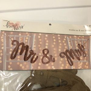 Mr Mrs sign NWT FREE W/ PURCHASE